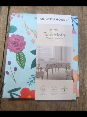 NWT Kirkton House Vinyl 52x70 Oblong Tablecloth - Blue Floral ~ BIN PP